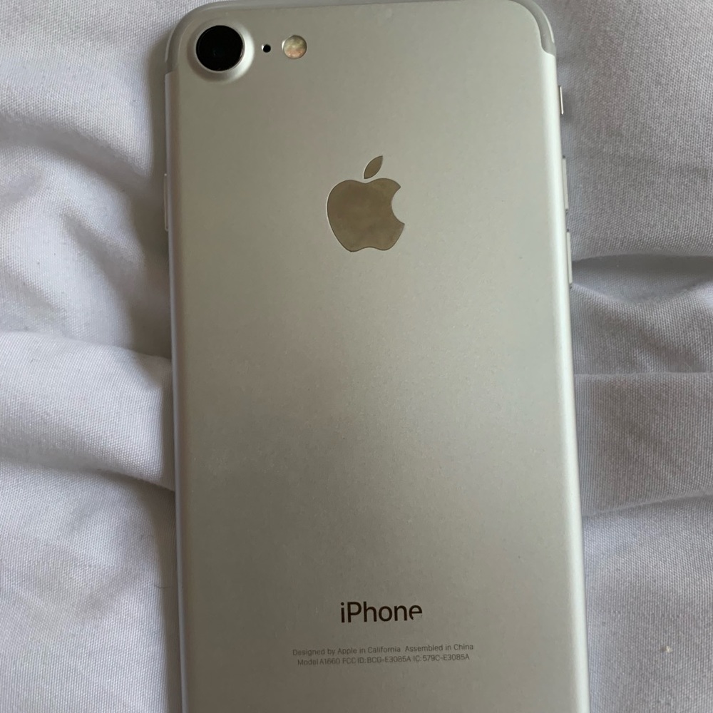 iPhone 7 - Picture 3 of 4